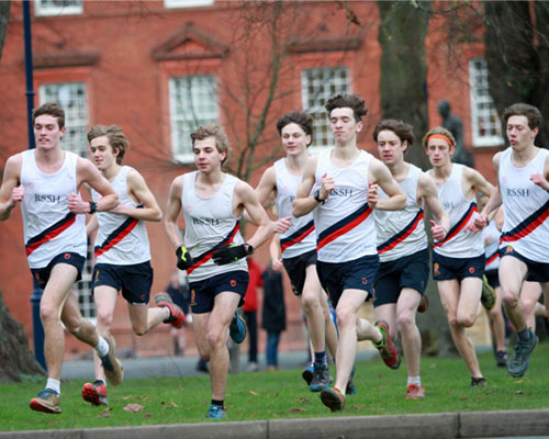 Students in running race